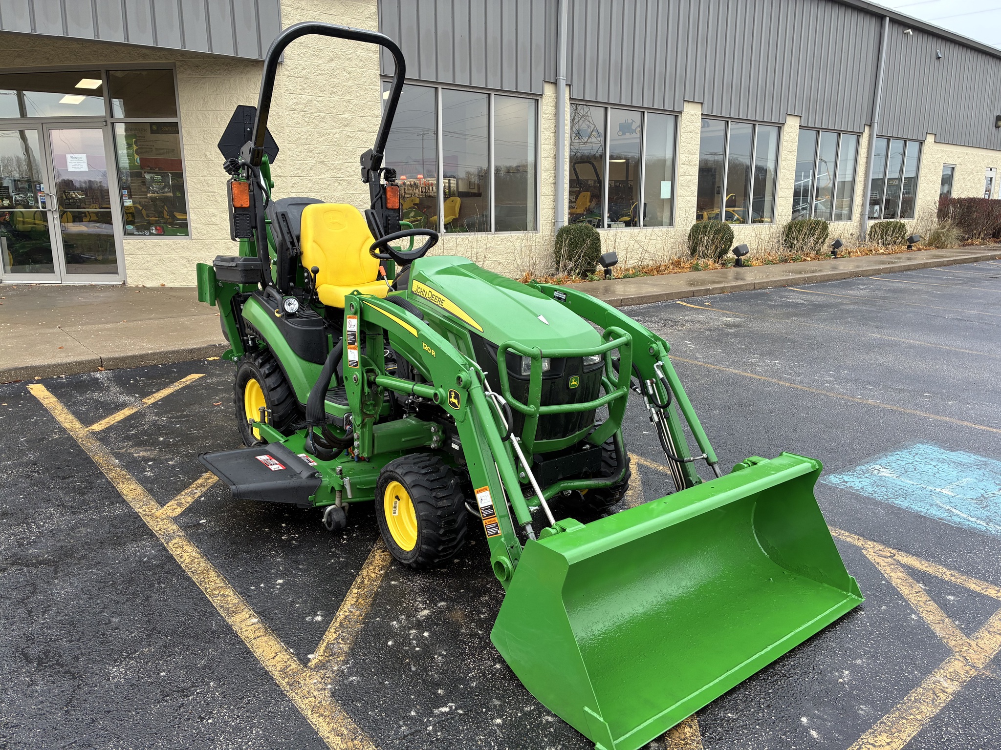 2018 John Deere 1025R Image 1