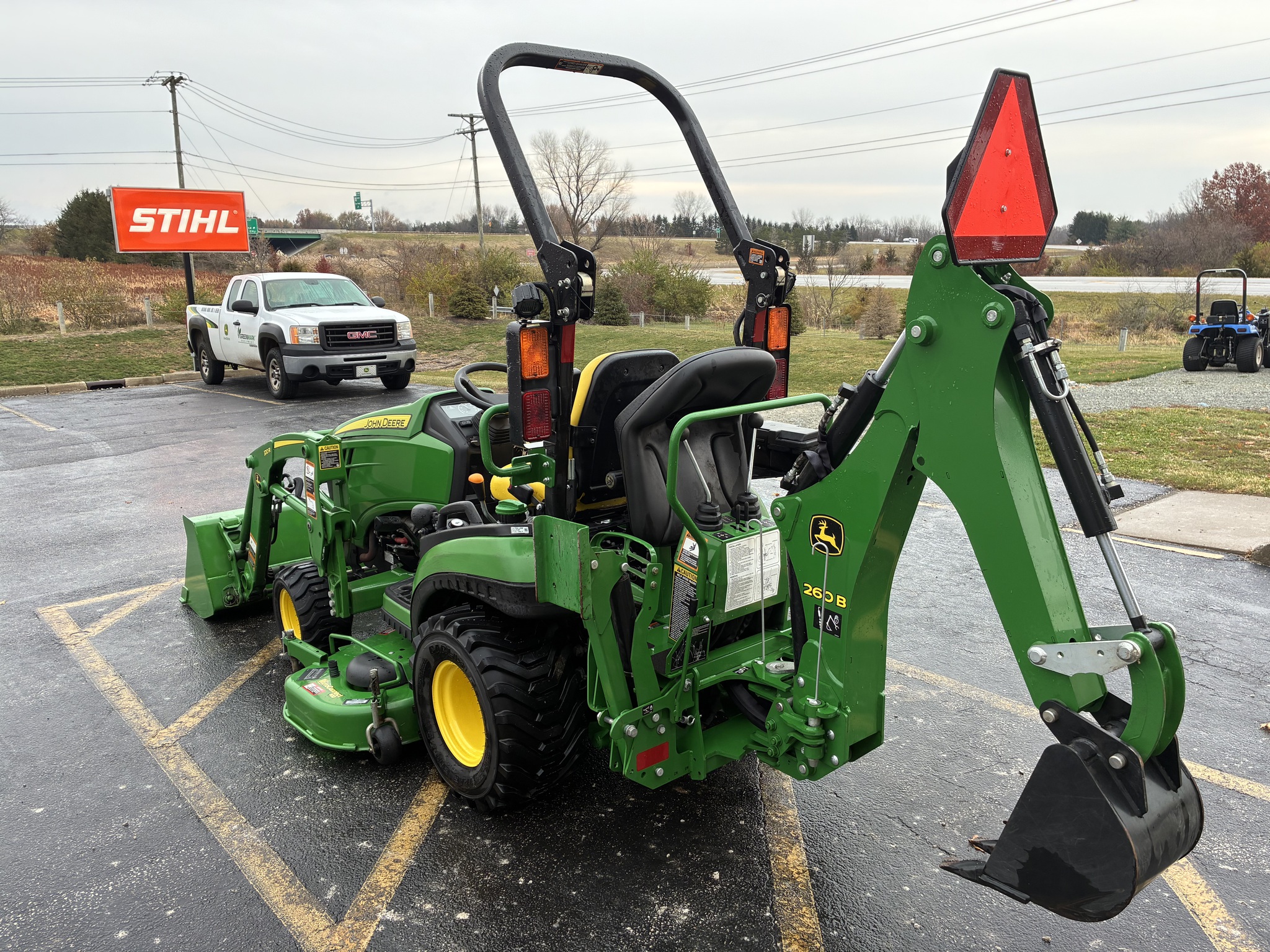 2018 John Deere 1025R Image 5