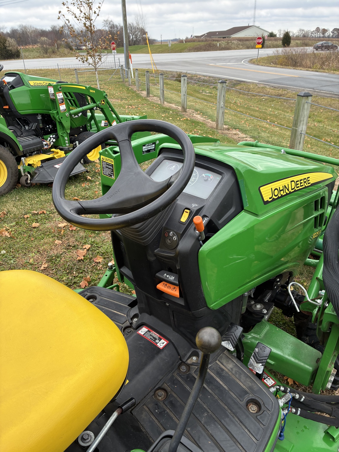 2018 John Deere 1025R Image 11