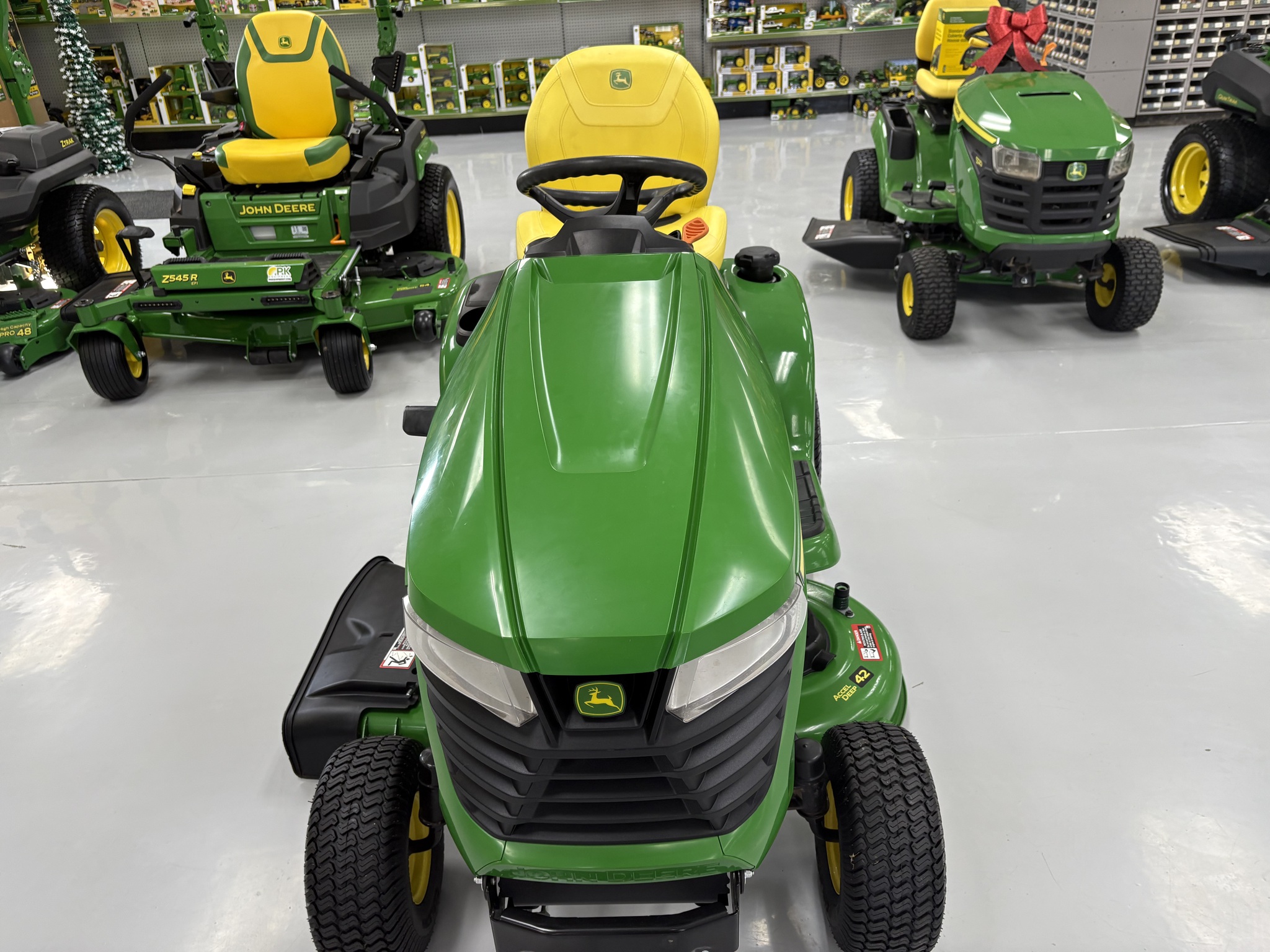 2024 John Deere x370 Image 1