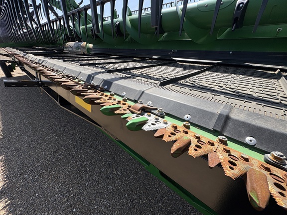 Used 2025 John Deere HDR 35 Combine Platforms at Horizon Ag & Turf in Lloydminster, AB - Photo12