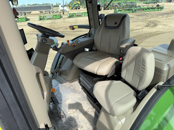 2025 John Deere 8R 370 - Photo30