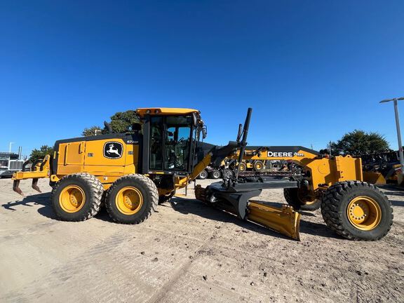 Photo of a 2024 John Deere 672G