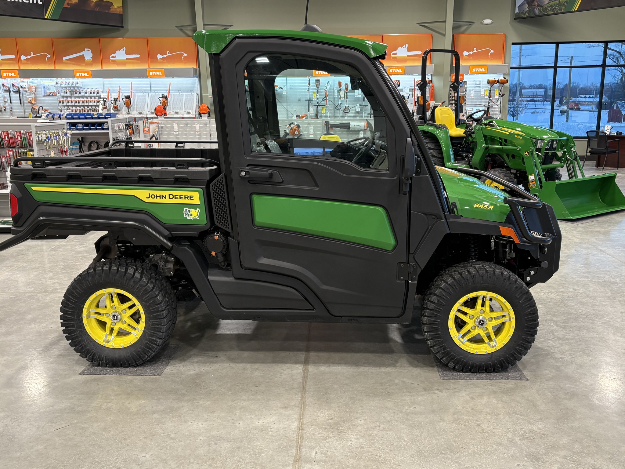2025 John Deere 845R Image 2