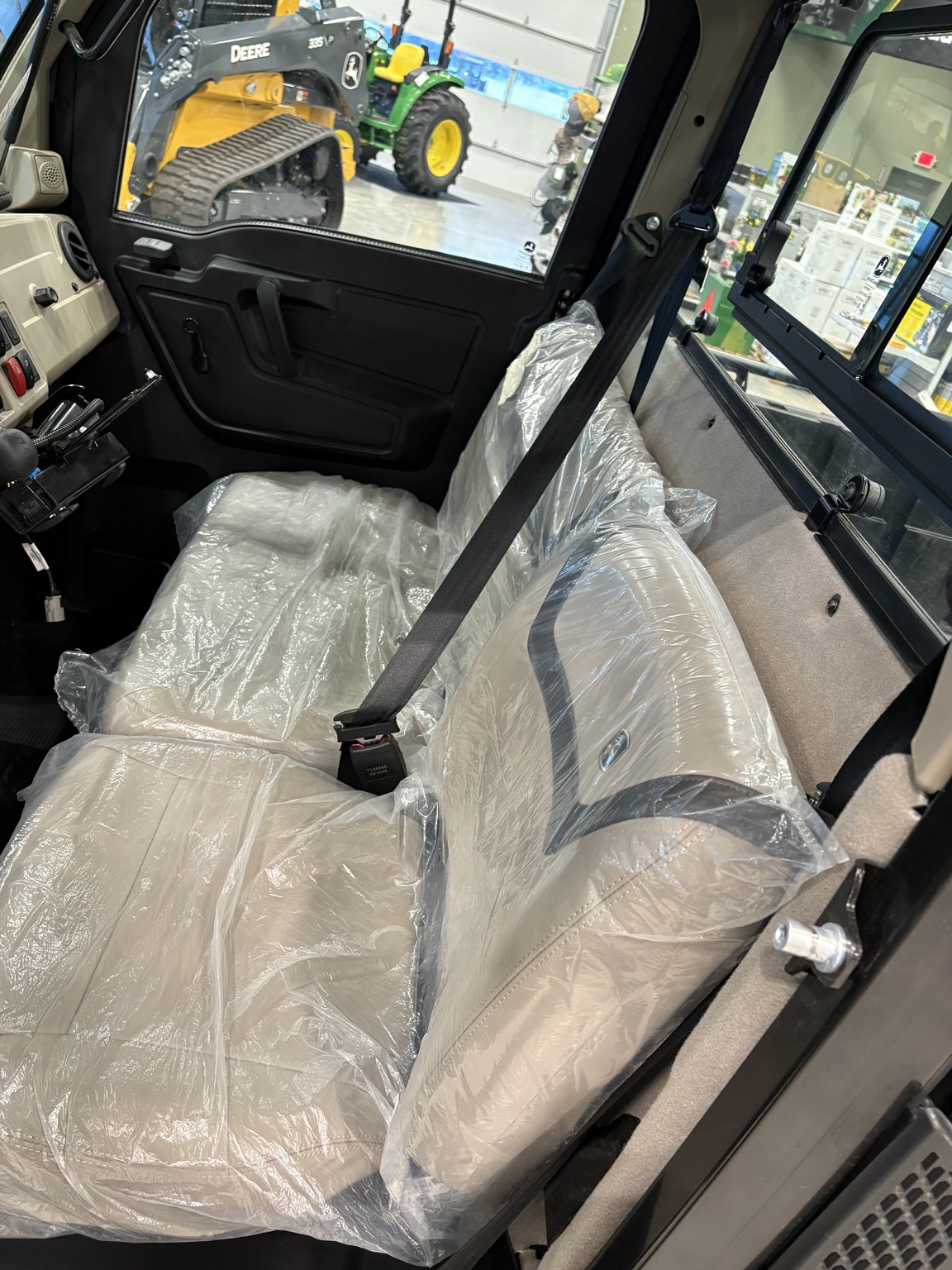 2025 John Deere 845R Image 4