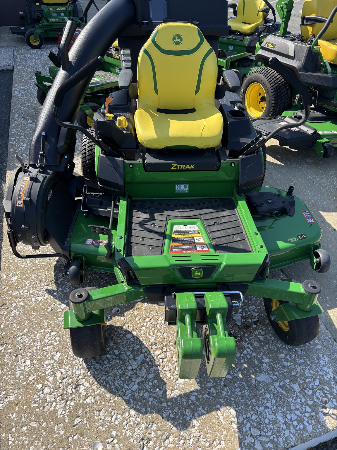 2025 John Deere Z330R Image 3