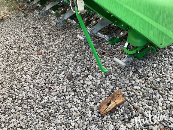 Photo of 2025 John Deere CR 8