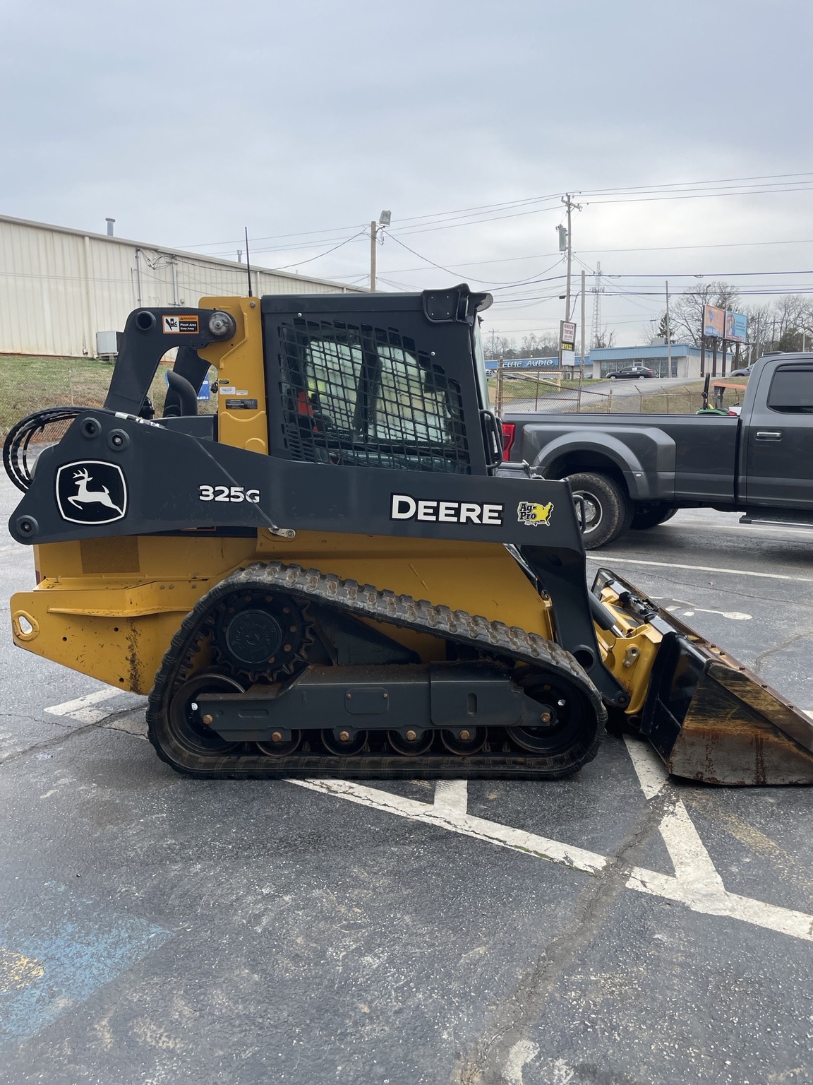 2023 John Deere 325G Image 2