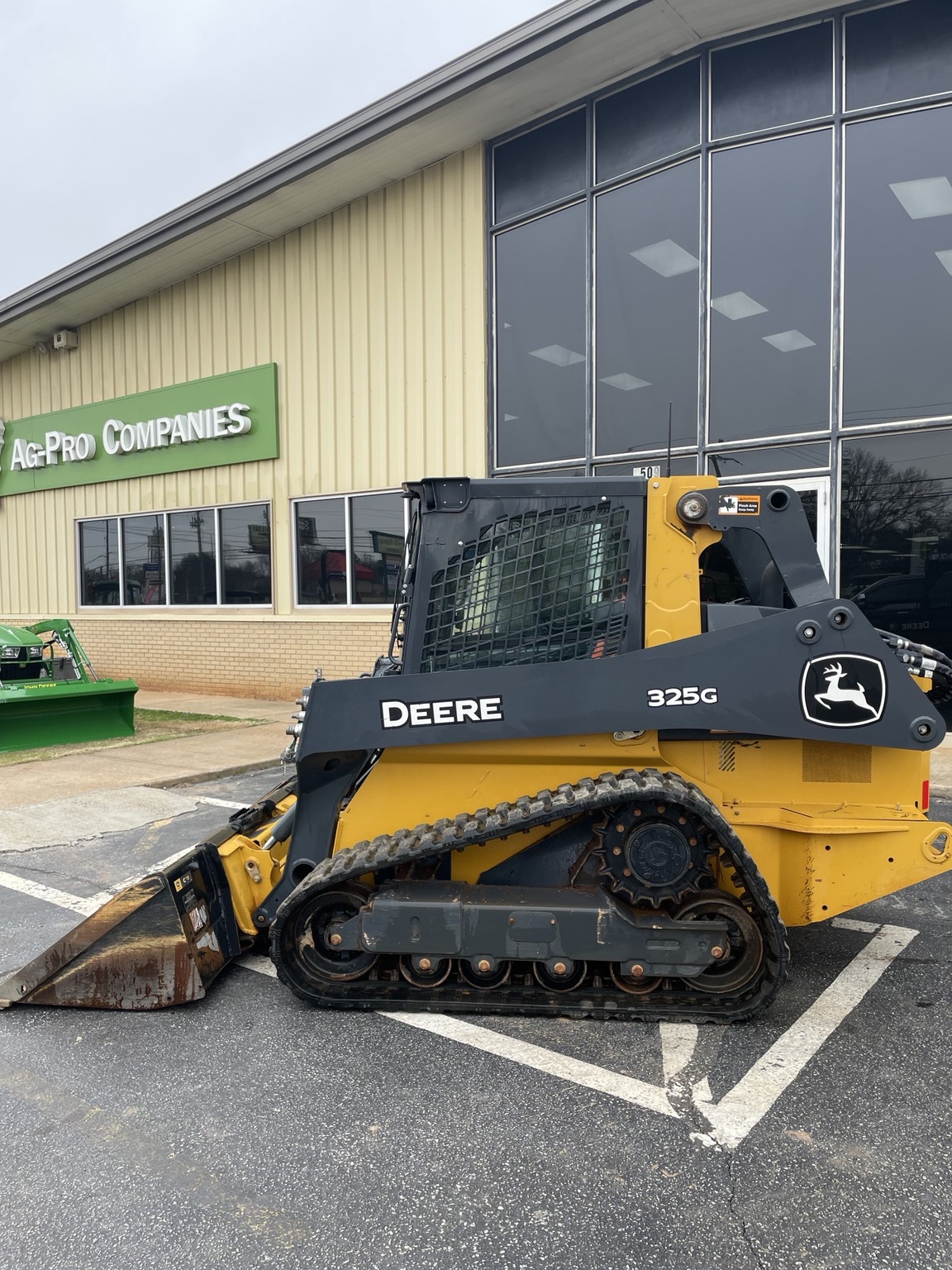 2023 John Deere 325G Image 5