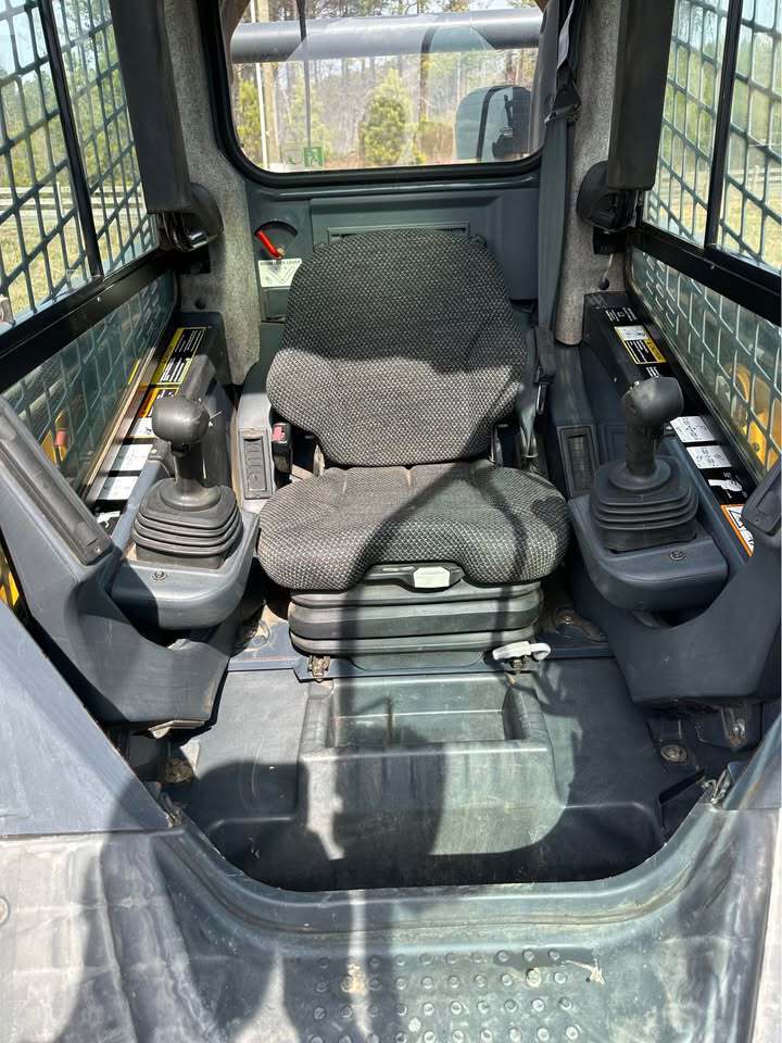 2012 John Deere 326D Image 6