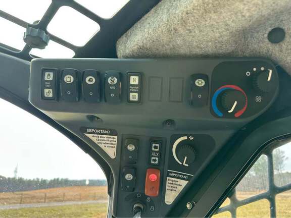 2012 John Deere 326D-8