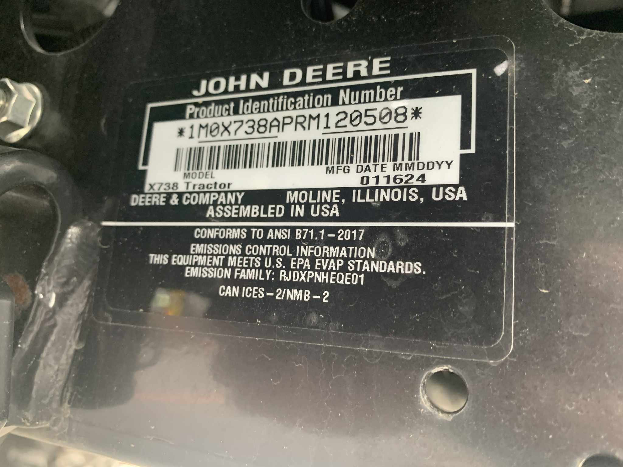 2024 John Deere X738 Image 9