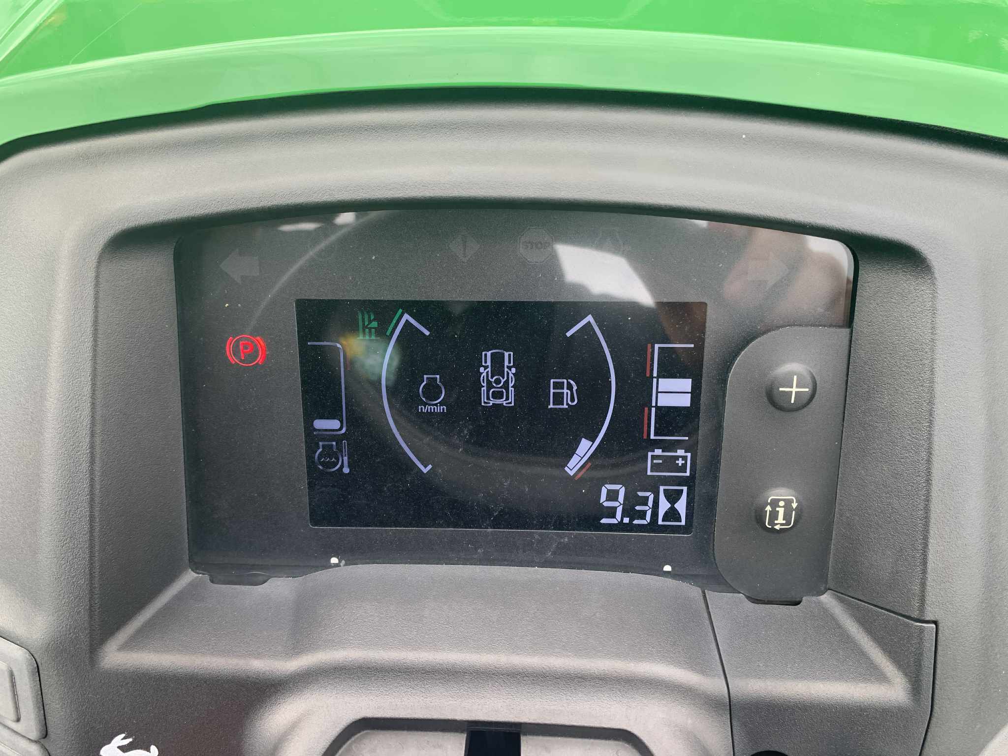 2024 John Deere X738 Image 8