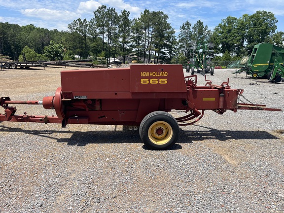 2001 New Holland 565