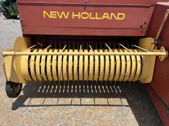 2001 New Holland 565