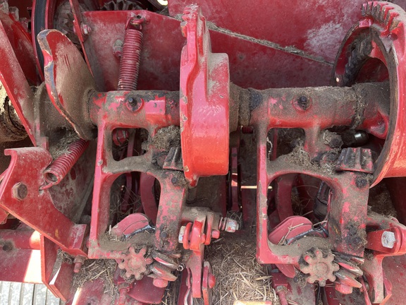 2001 New Holland 565