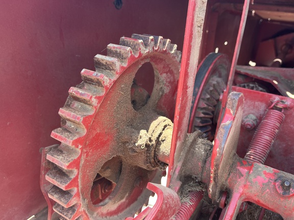 2001 New Holland 565