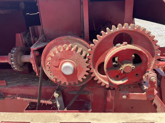 2001 New Holland 565