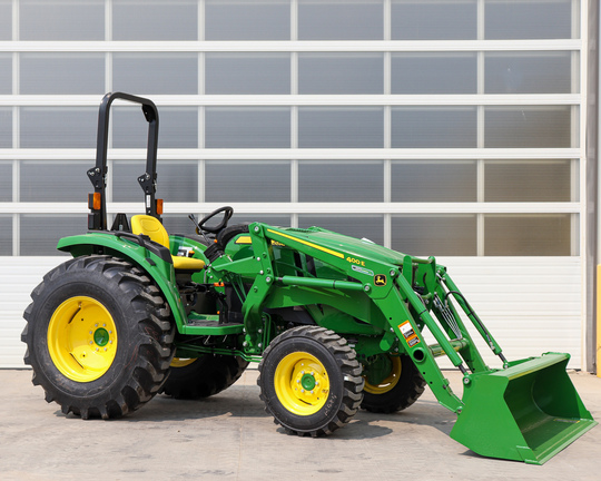 John Deere 4044M