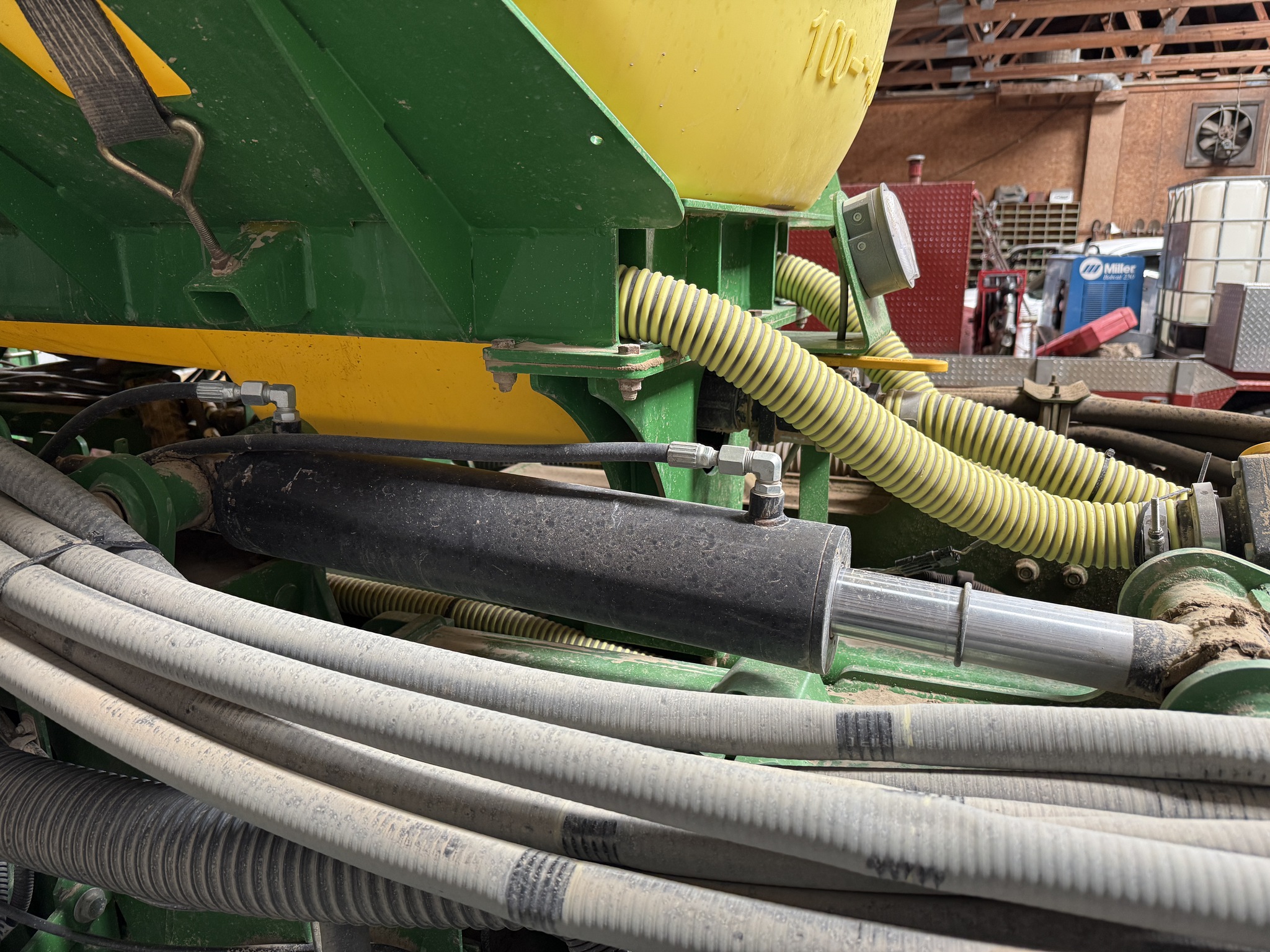 2015 John Deere 1775NT Image 11