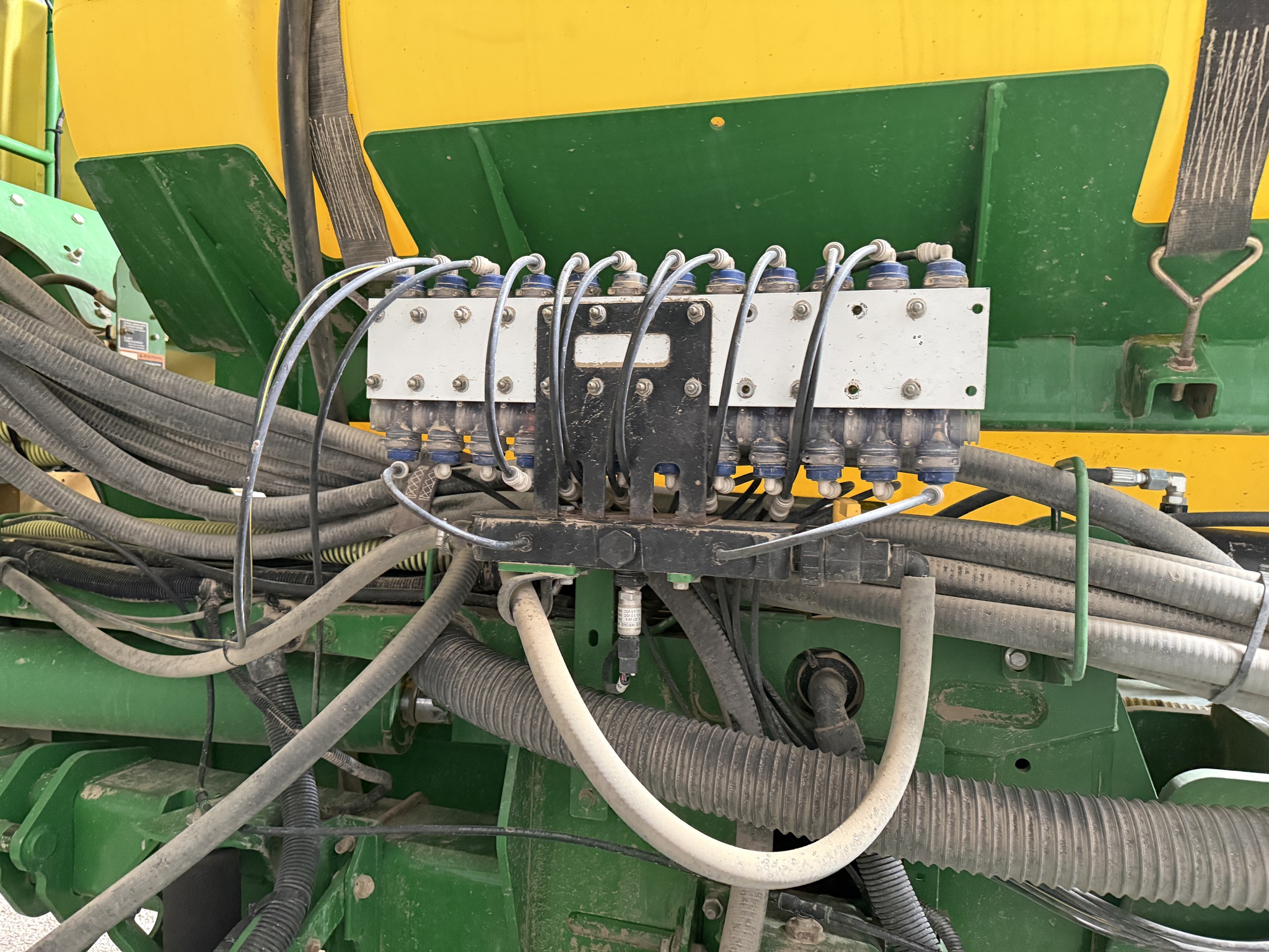 2015 John Deere 1775NT Image 12