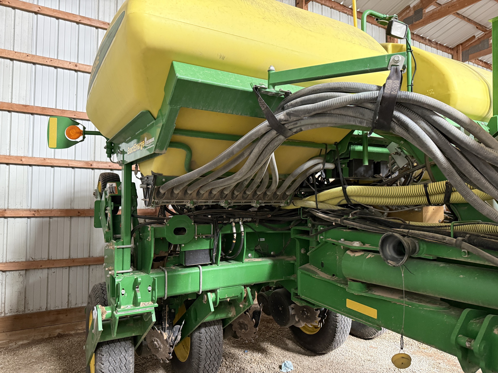 2015 John Deere 1775NT Image 13