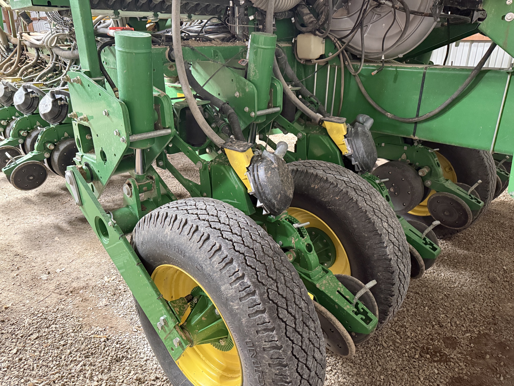 2015 John Deere 1775NT Image 18