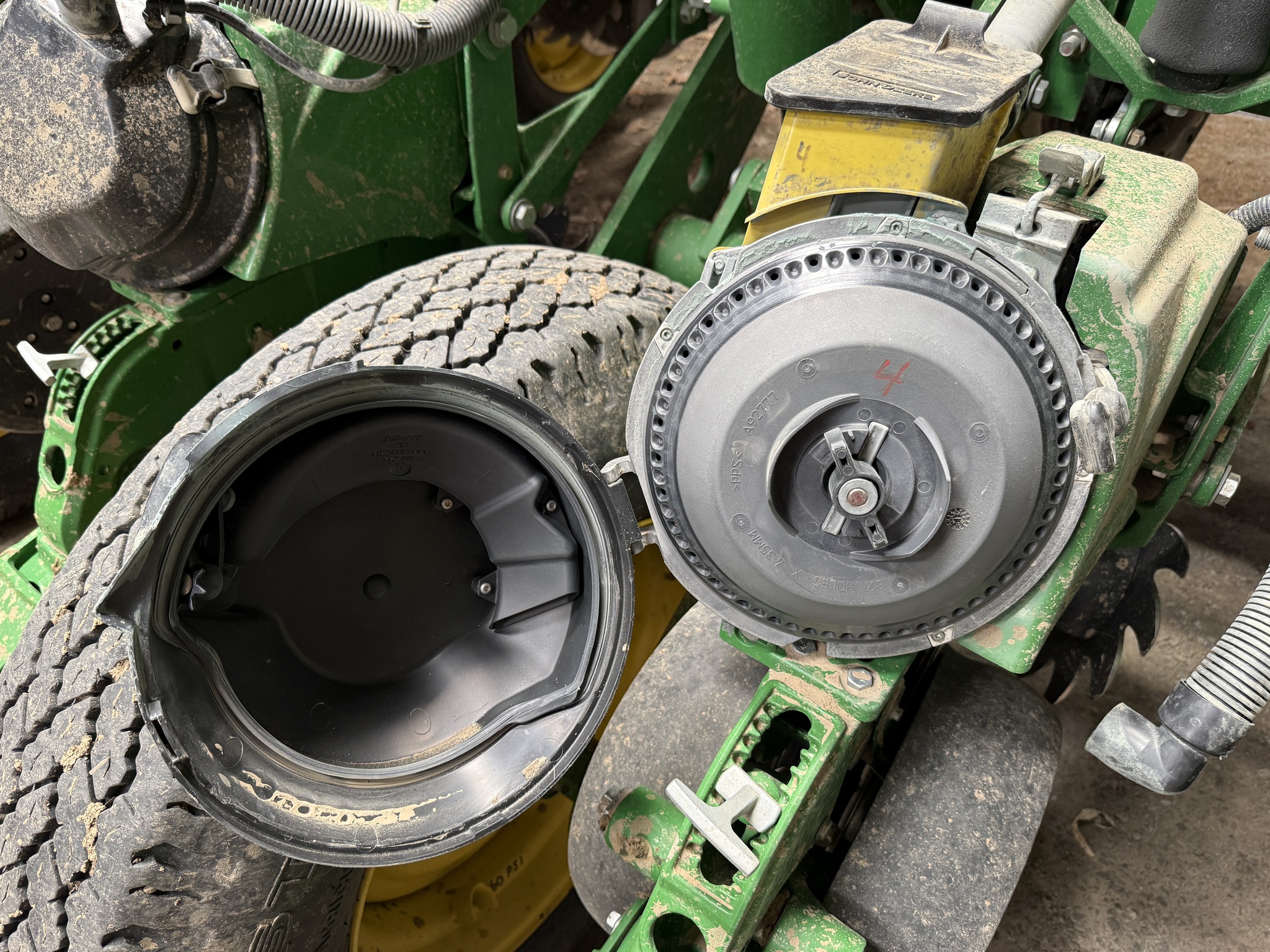 2015 John Deere 1775NT Image 22