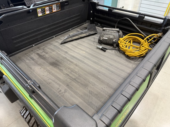 2024 John Deere XUV 835M - Photo14