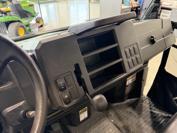 2024 John Deere XUV 835M - Photo20