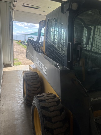 Used 2018 John Deere 320G Skid Steer Loaders at Horizon Ag & Turf in Edmonton West, AB - Photo3