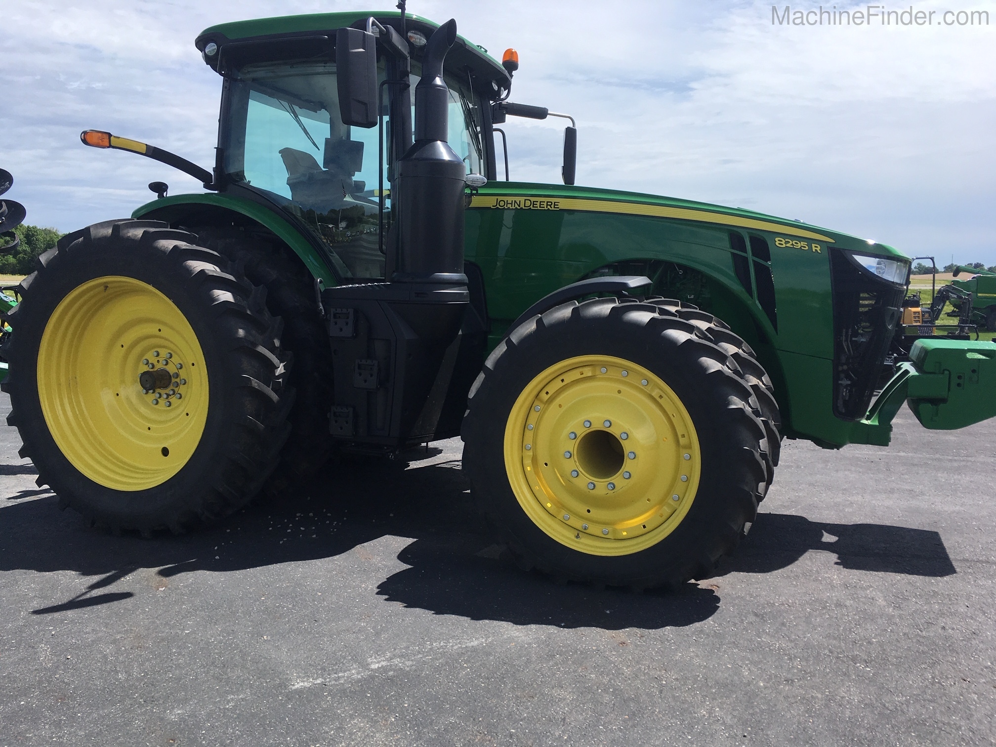 2018 John Deere 8295R Image 2