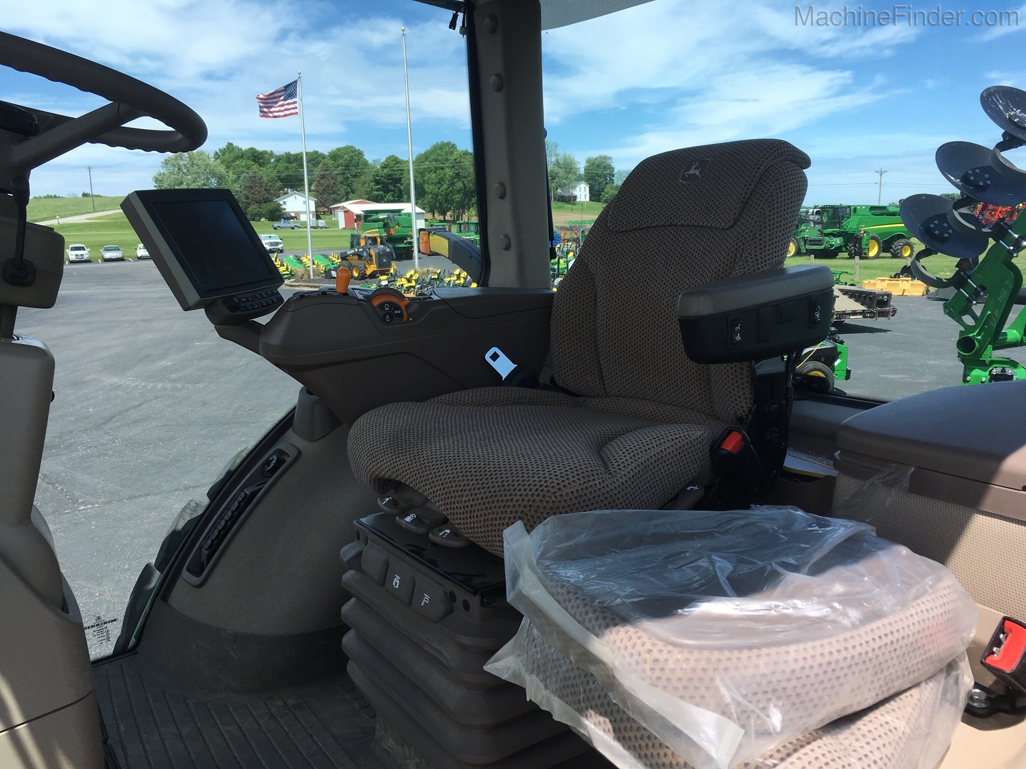 2018 John Deere 8295R Image 12