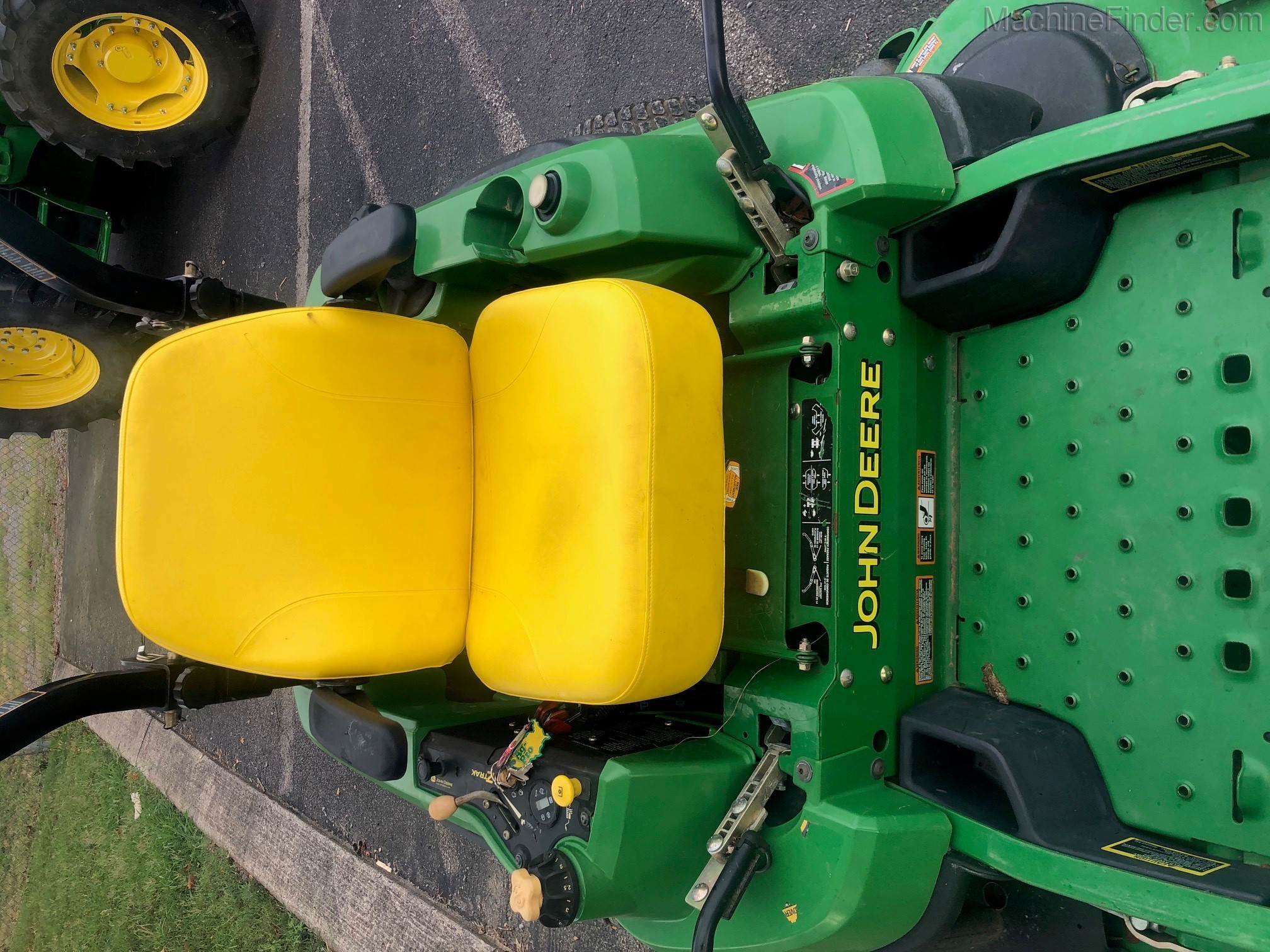 2009 John Deere Z860A Image 4