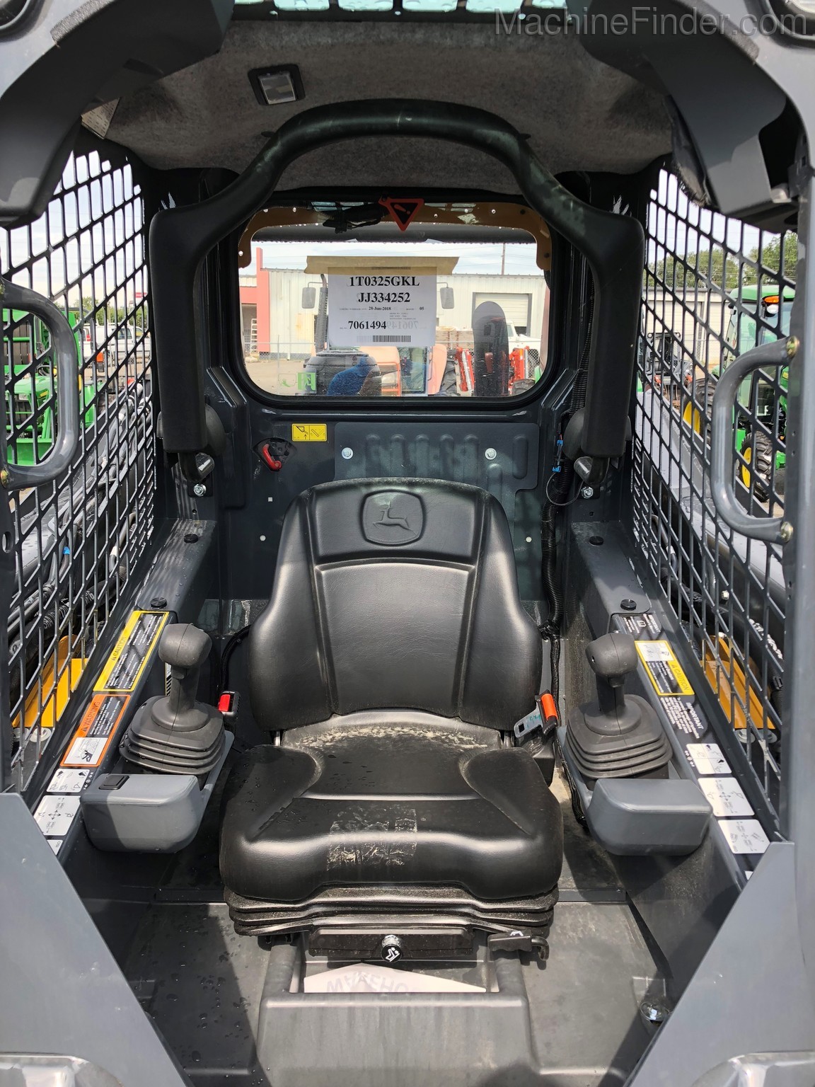 2020 John Deere 325G Image 4