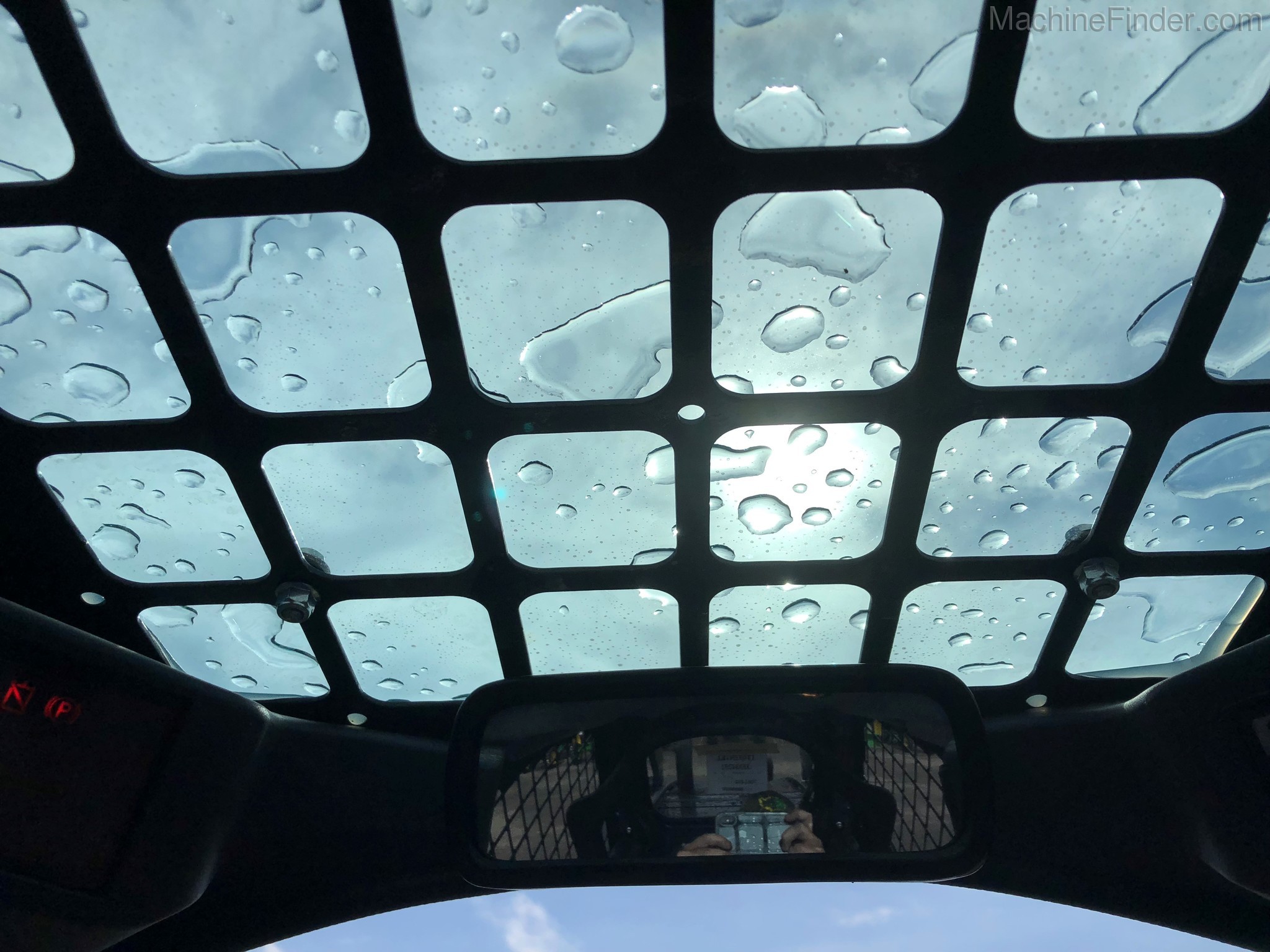 2020 John Deere 325G Image 7