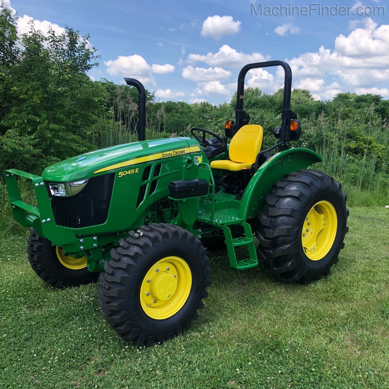 2020 John Deere 5045E Image 1