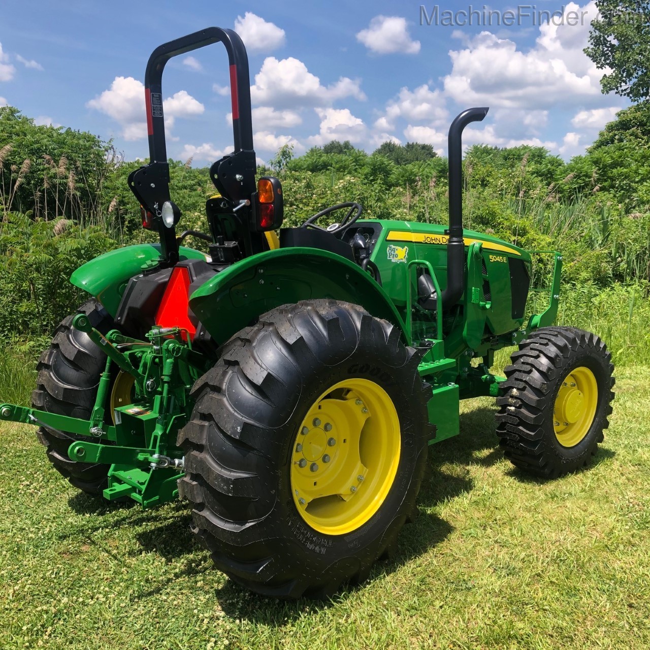 2020 John Deere 5045E Image 6