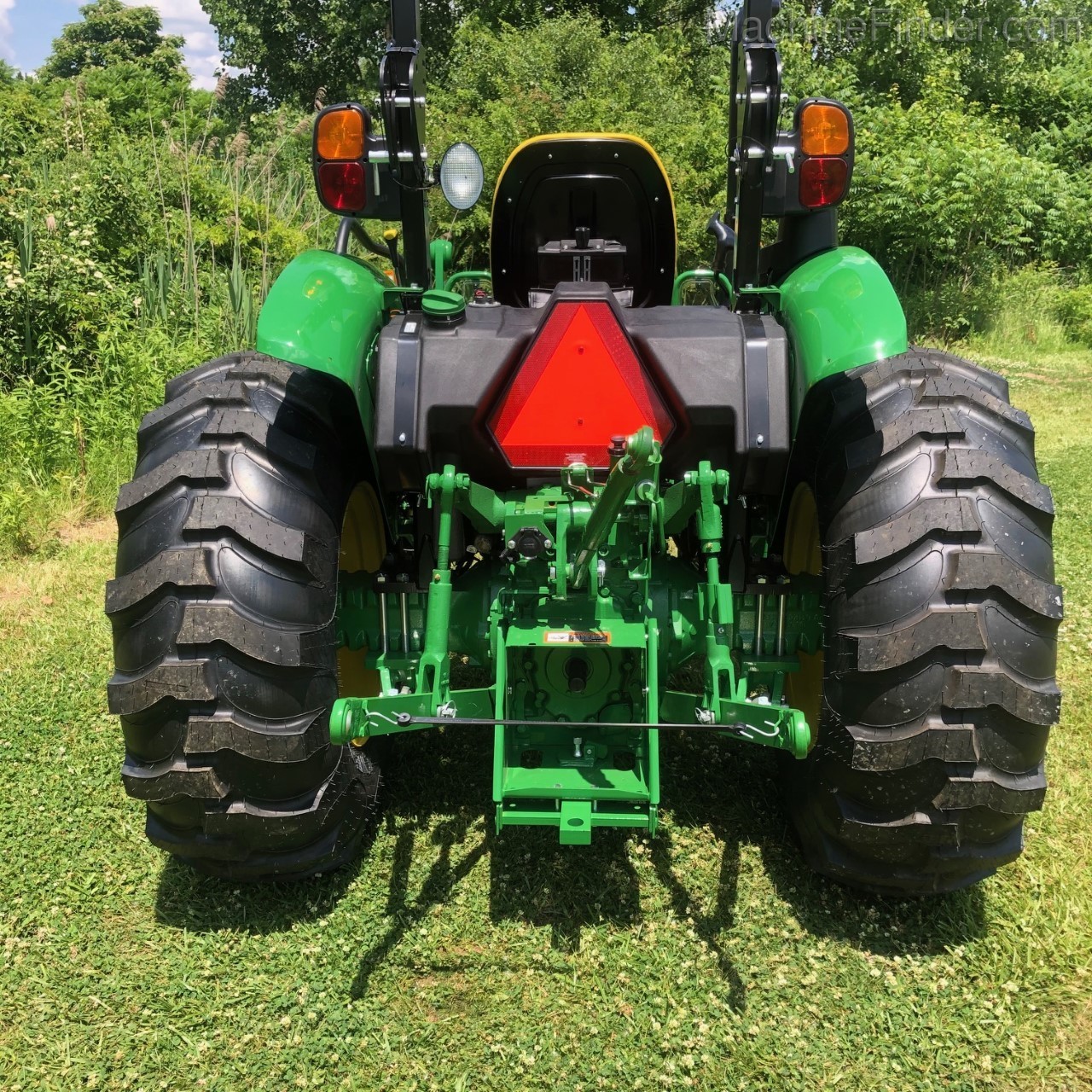 2020 John Deere 5045E Image 7