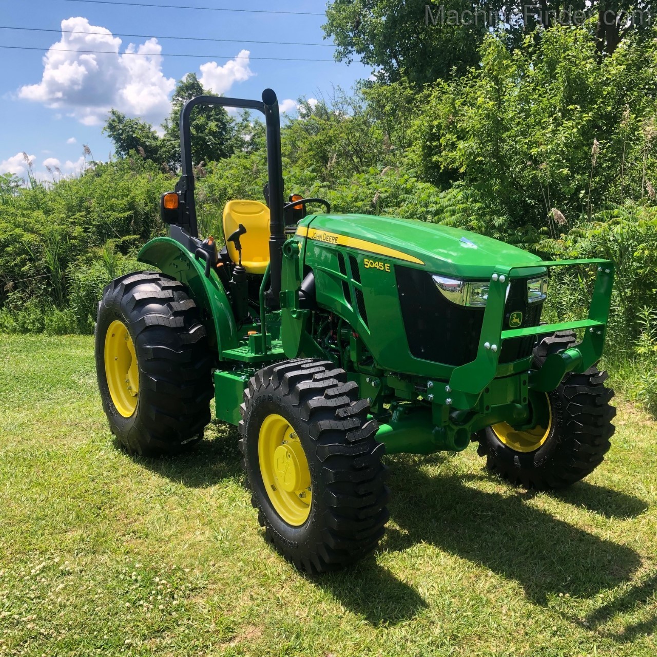 2020 John Deere 5045E Image 3