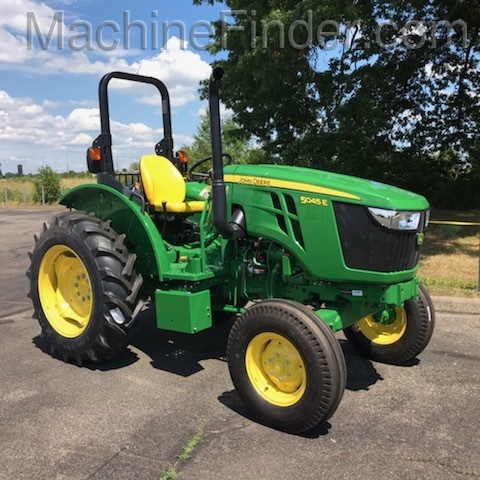 2020 John Deere 5045E Image 2