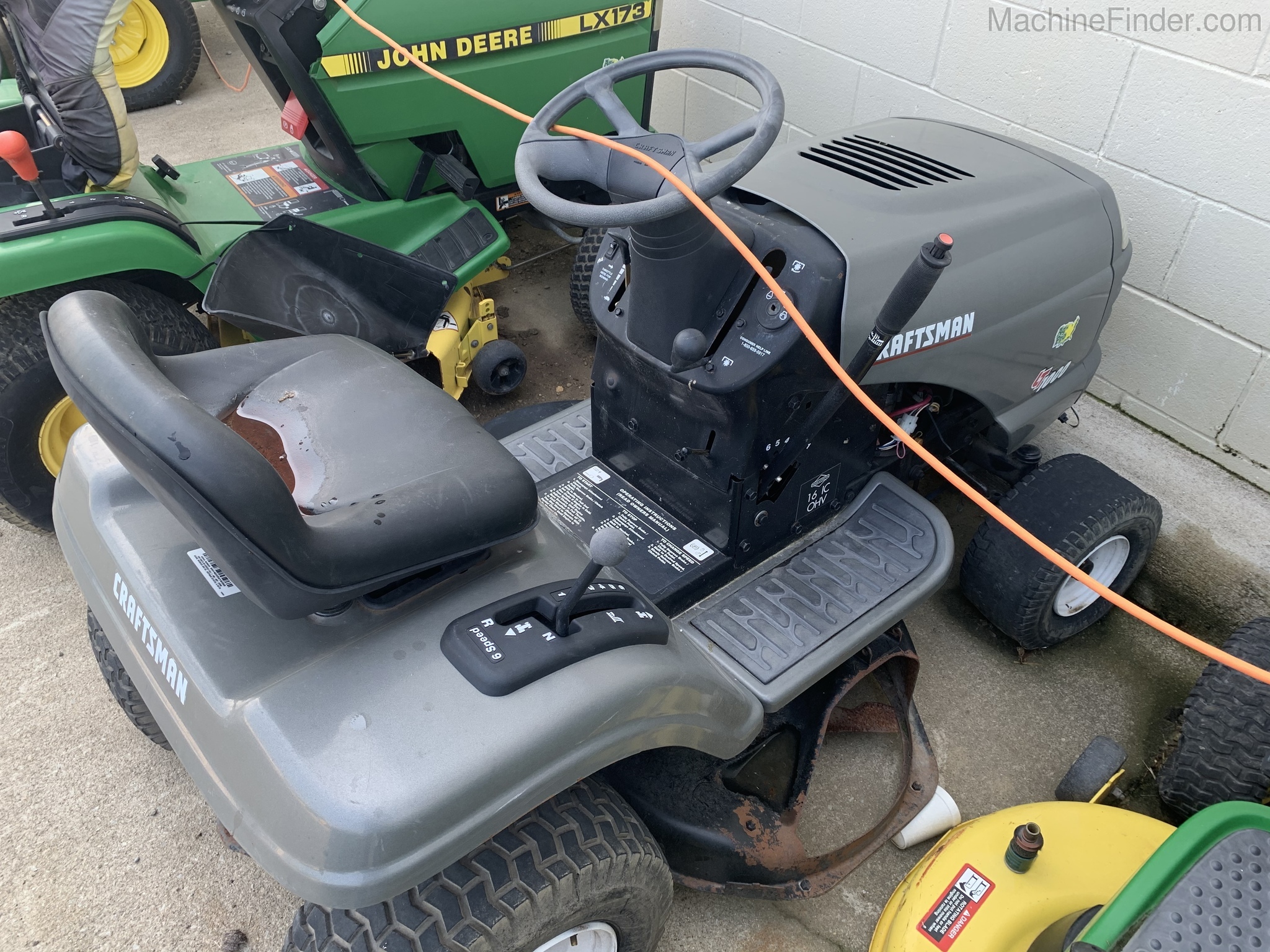 Craftsman LT1000 Image 2