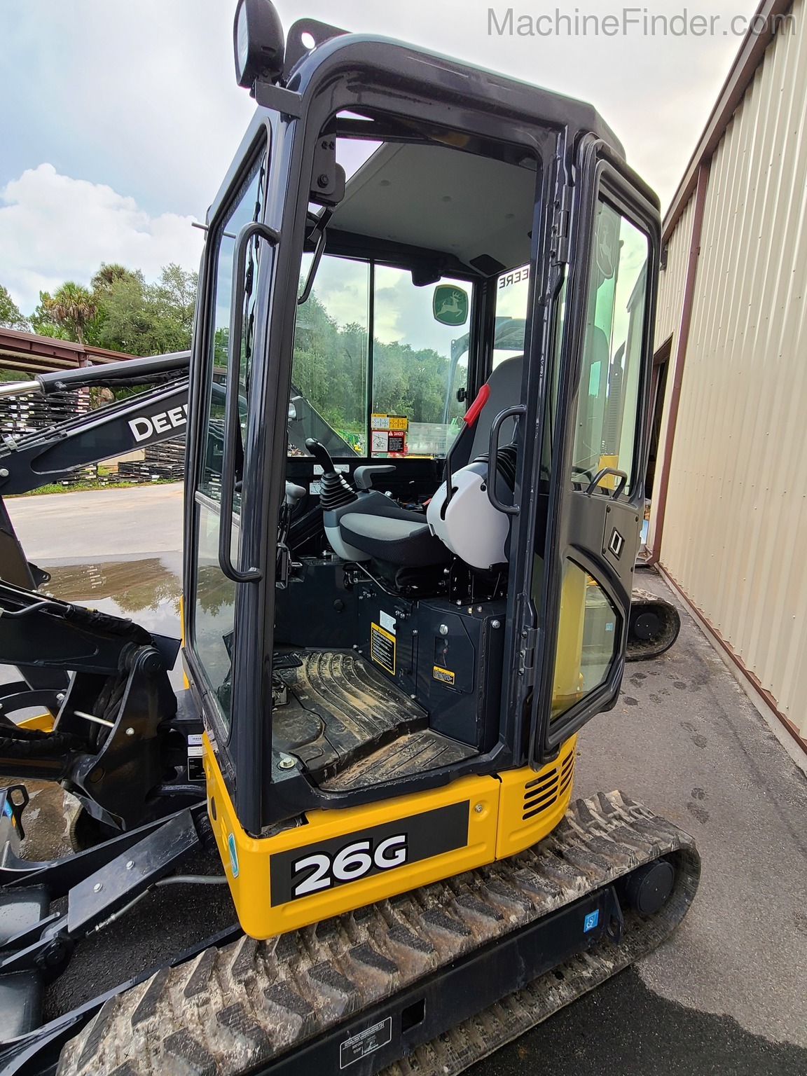 2020 John Deere 26G Image 6