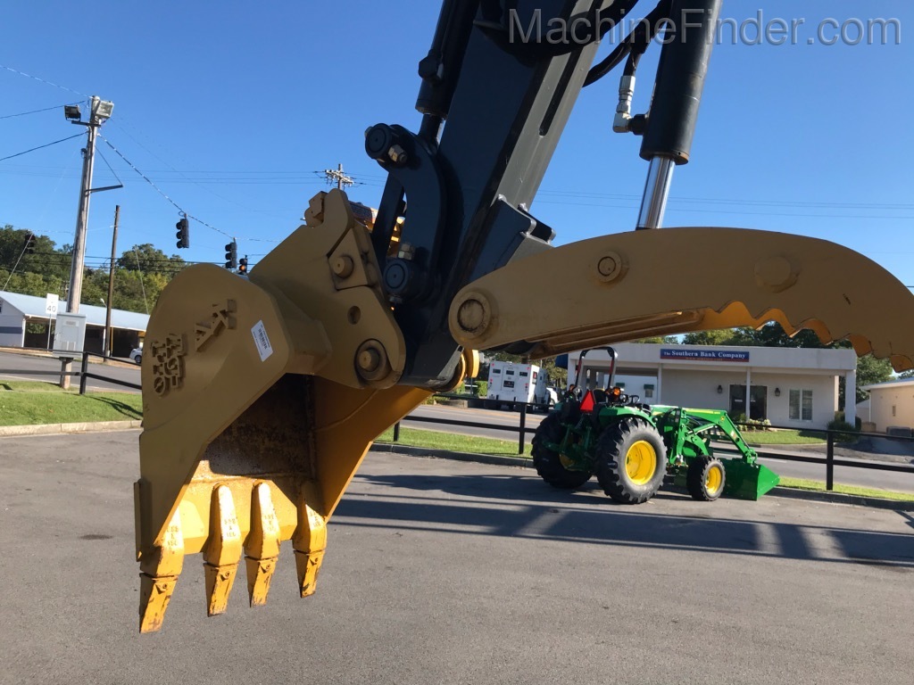 2018 John Deere 30G Image 4