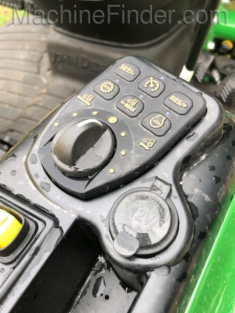 2020 John Deere 3033R Image 6