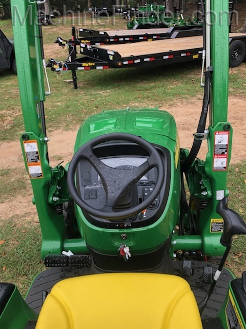 2020 John Deere 3033R Image 7