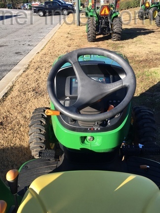 2020 John Deere 3033R Image 13