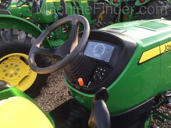 2020 John Deere 3033R Image 11