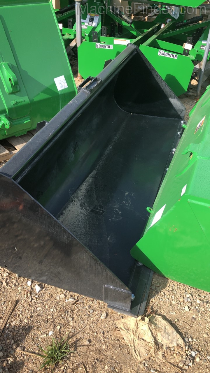 John Deere AT333697  BUCKET, 60 DIRT W/EDGE (NU) Image 1