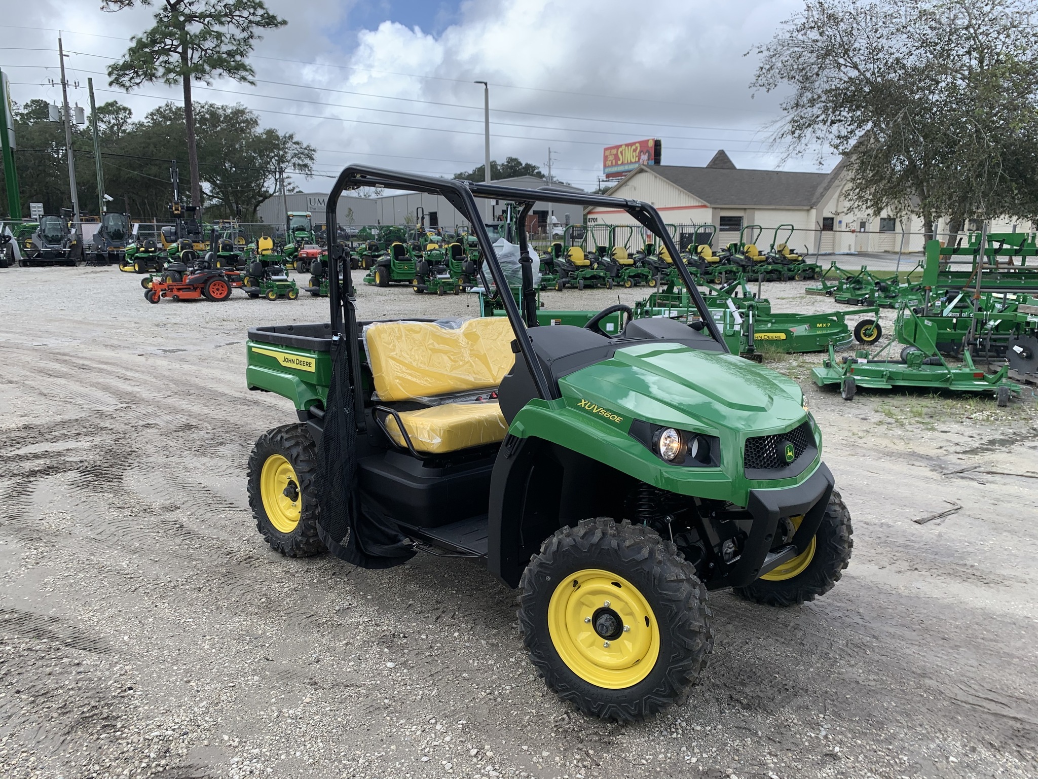 2021 John Deere 560E Image 3